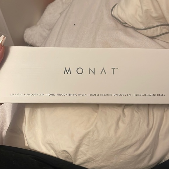 Monat Straight & Smooth 2-in-1 Ionic Straightening Brush - Picture 2 of 9